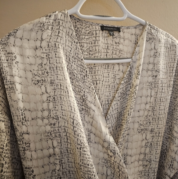 Dynamite blouse, size- xs, bodysuit Satin fabric, never worn , perfect condition - Picture 3 of 4